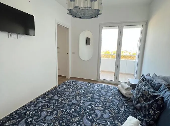 The #6 Howme * Бари